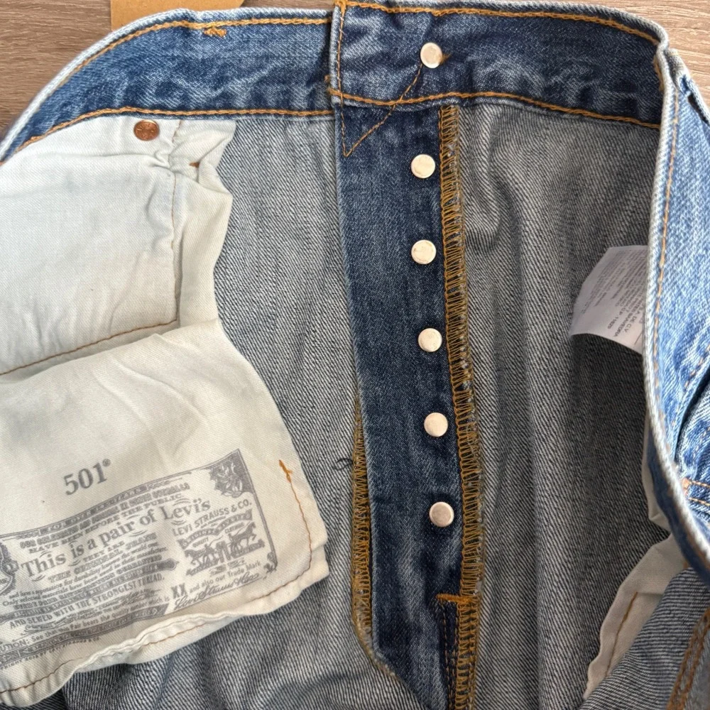 Levis 501 Original Fit Mens Blue Denim Straight Leg Button Fly Jeans 42x34 NWT
